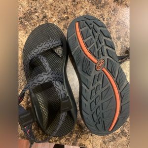 Chacos (mens 7/womens 9)